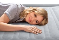 Intex Comfort Plush Luchtbed - Eenpersoons - Ingebouwde Elektrische Pomp -Bo-Camp || Intex || Outwell Verkoopwinkel 1320 1900 67766 inuse4 2022 300