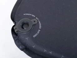 Exped SIM 3.8 LW Zelfopblazende Slaapmat -Bo-Camp || Intex || Outwell Verkoopwinkel 1441 1900 sim black valve close 1