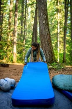 Therm-A-Rest MondoKing 3D 11.0 L Zelfopblazende Slaapmat -Bo-Camp || Intex || Outwell Verkoopwinkel 1900 1267 2020 thermarest oregon 3sisters geiser 0623