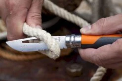 Opinel N°08 Outdoor Zakmes - Oranje -Bo-Camp || Intex || Outwell Verkoopwinkel 3123840015779 opinel outdoor 8 oranje sfeer3 resultaat