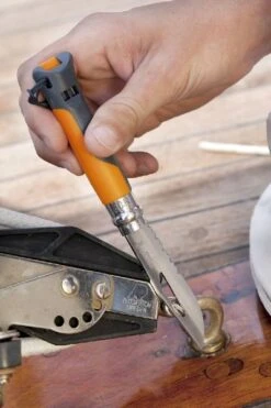 Opinel N°08 Outdoor Zakmes - Oranje -Bo-Camp || Intex || Outwell Verkoopwinkel 3123840015779 opinel outdoor 8 oranje sfeer6 resultaat